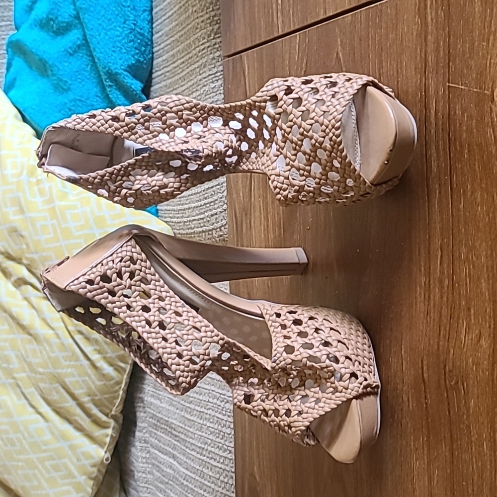 Izabella Rue Heels - Picture 6 of 6